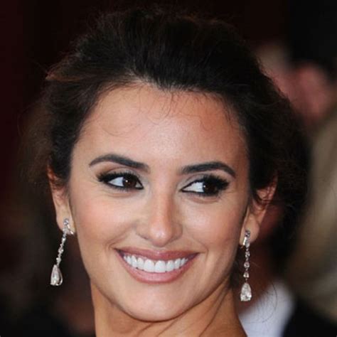 penelope cruz face shape.